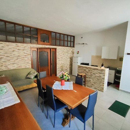 Appartamento Per Turisti Filoxenia Santa Severina Luaran gambar