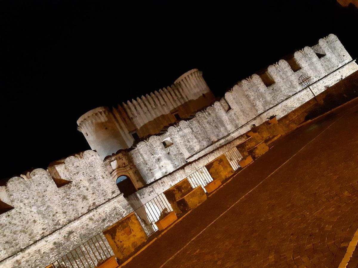 Appartamento Per Turisti Filoxenia Santa Severina Luaran gambar